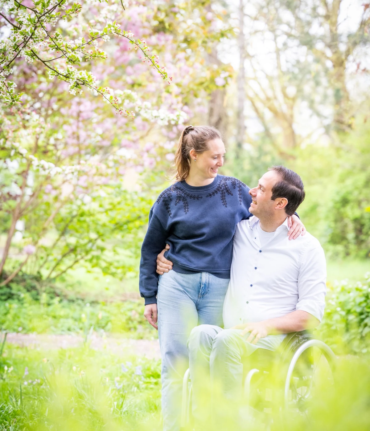 Robbert en Mellanie samen in het groen